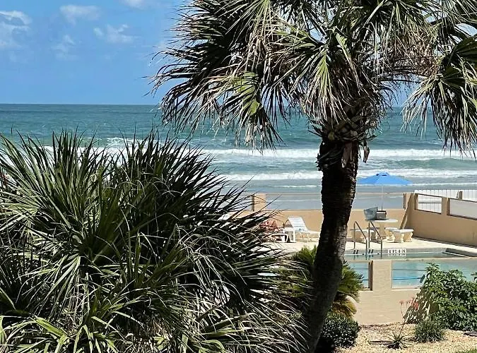 Ocean Views Retreat . Enjoy The Ocean View From Your Balcony