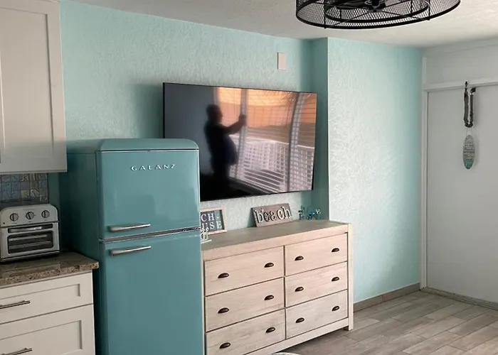 Ocean Views Retreat . Enjoy The Ocean View From Your Balcony