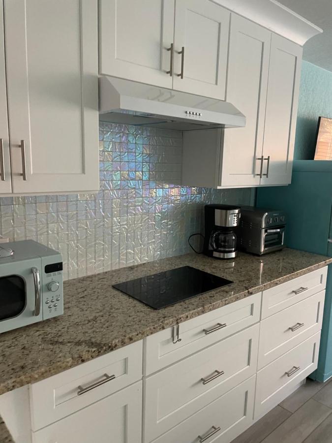 Apartment Ocean Views Retreat . Enjoy The Ocean View From Your Balcony
