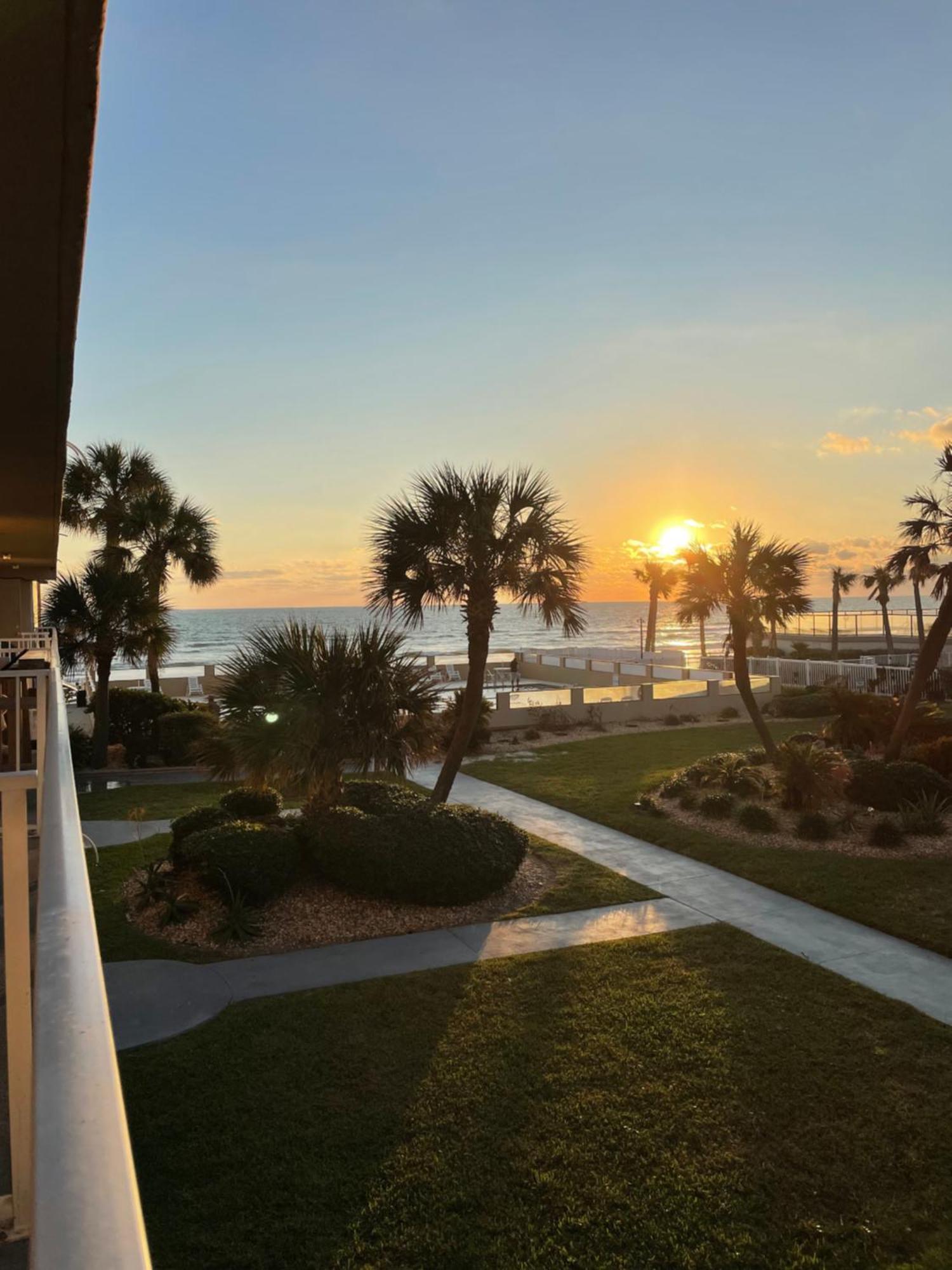 Ocean Views Retreat . Enjoy The Ocean View From Your Balcony