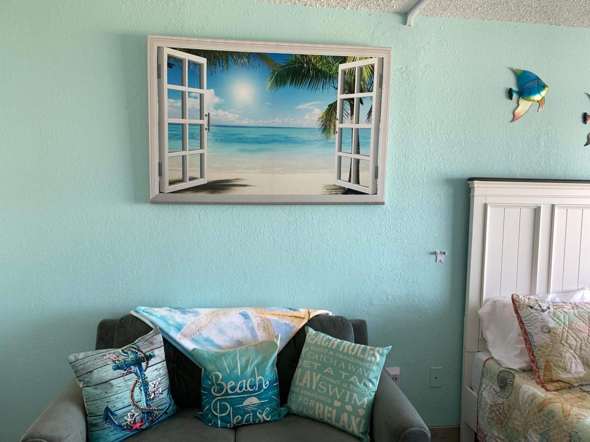 Ocean Views Retreat . Enjoy The Ocean View From Your Balcony *