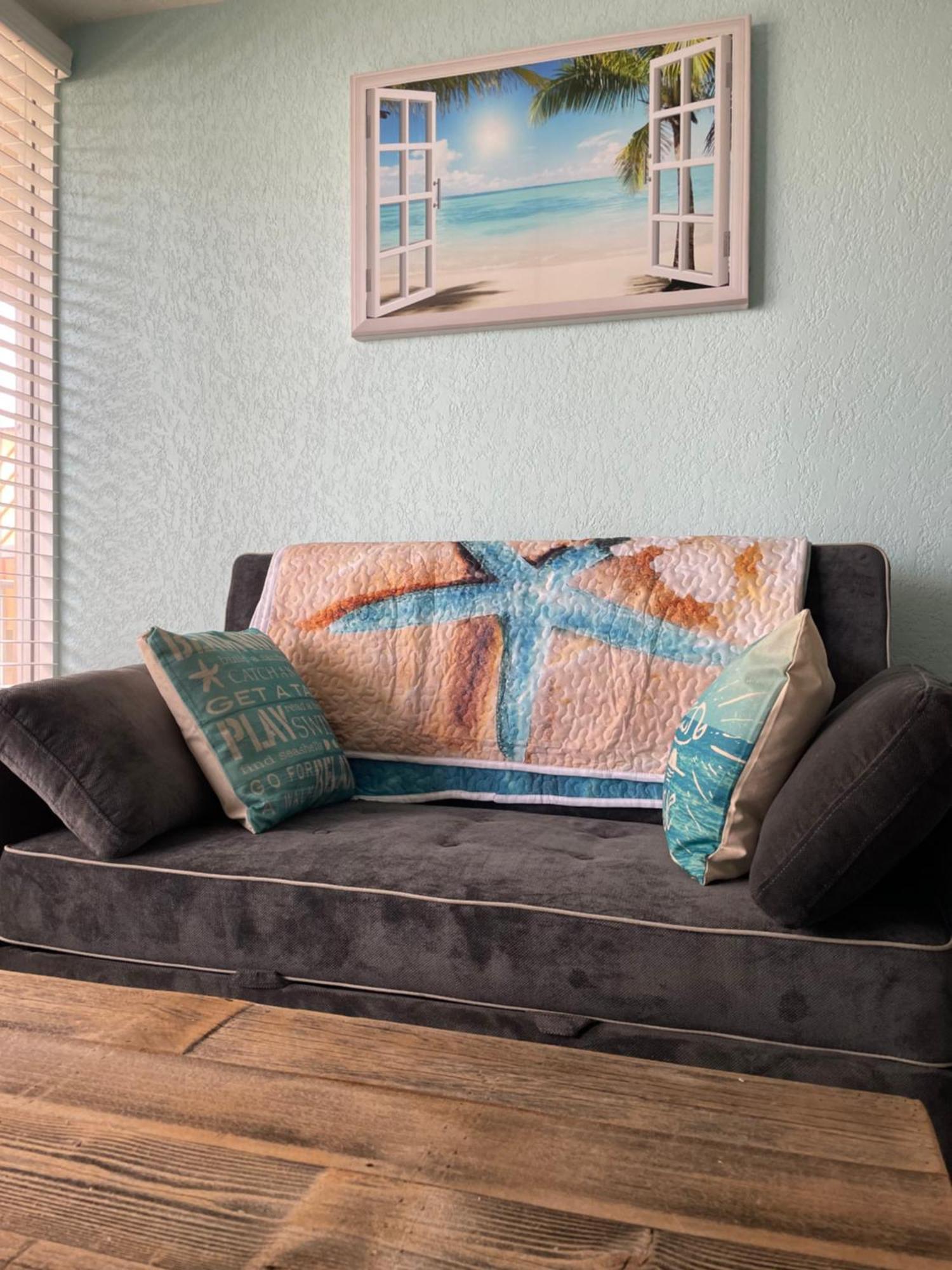 Ocean Views Retreat . Enjoy The Ocean View From Your Balcony Apartment *