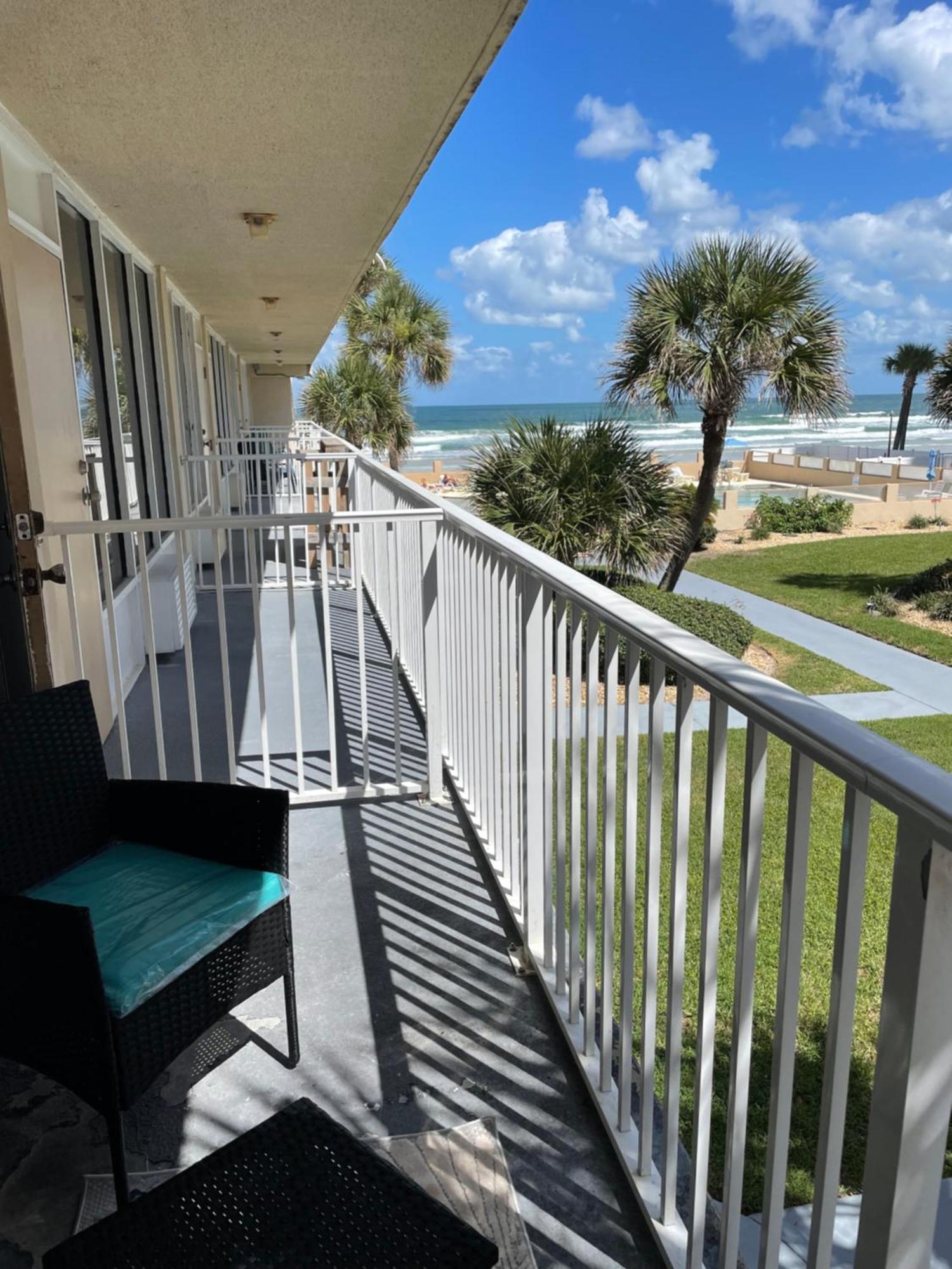 Apartment Ocean Views Retreat . Enjoy The Ocean View From Your Balcony *